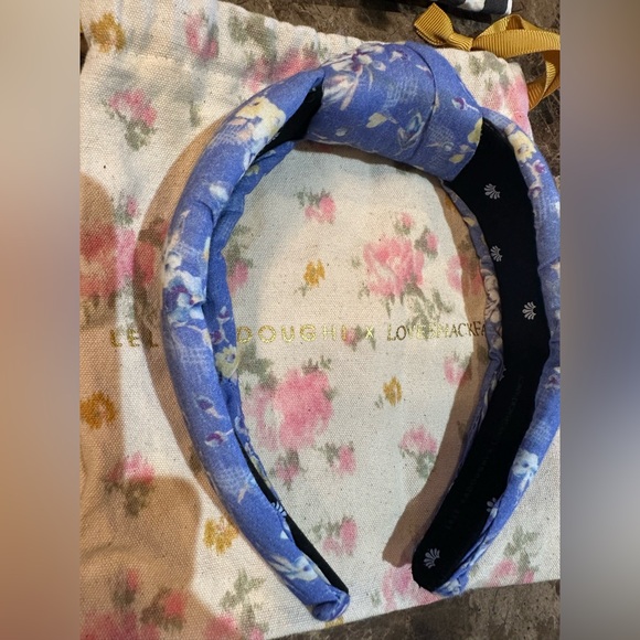 Gently Used Lot
Lele Sadoughi Green and Blue Hair Accessories Collection - Picture 8 of 10